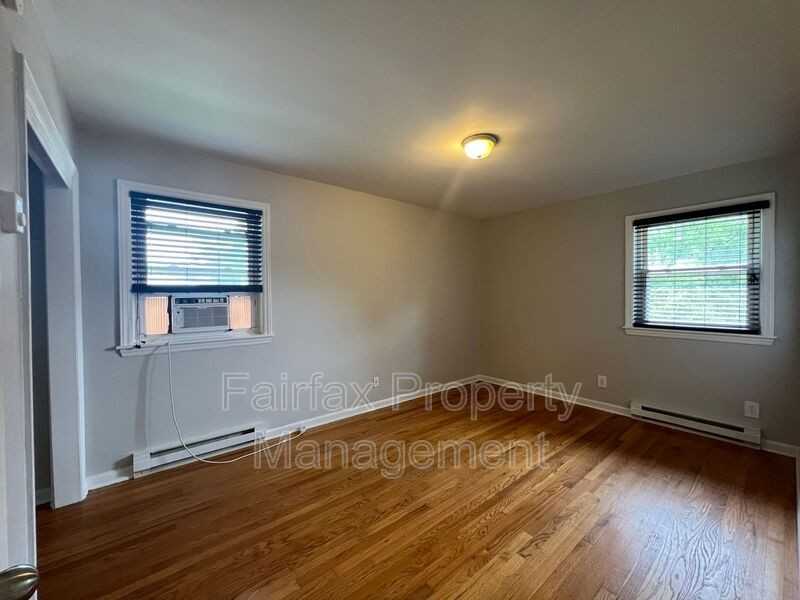 1931 Morehead Ave - Photo 7 of 11