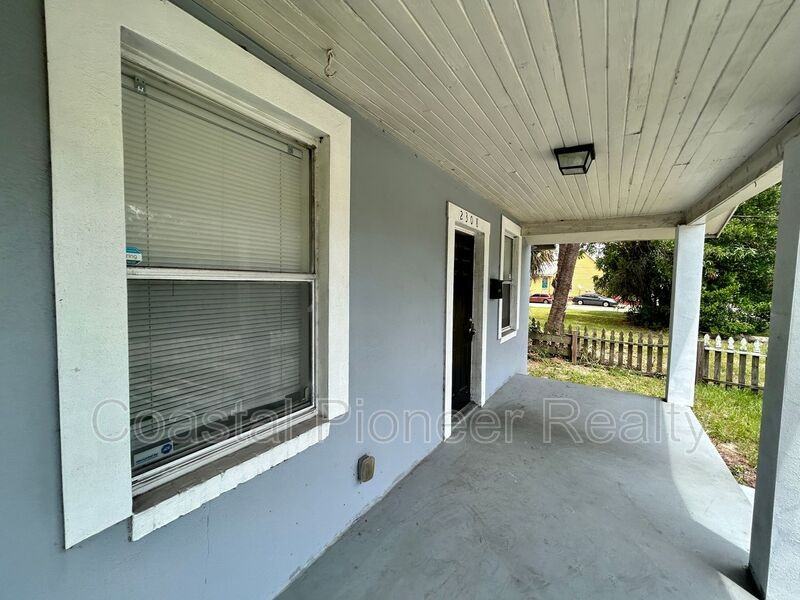 2308 E 15th Ave - Photo 4 of 23