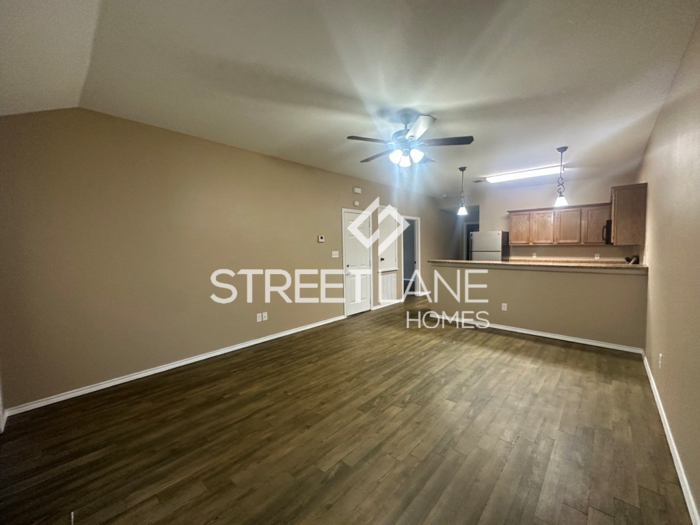 6 Bella - Photo 3 of 11