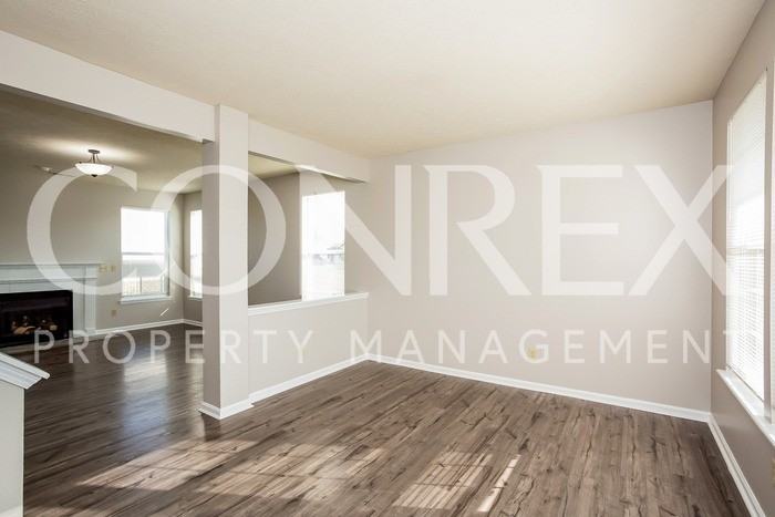 1508 Maplewood Ln - Photo 3 of 11