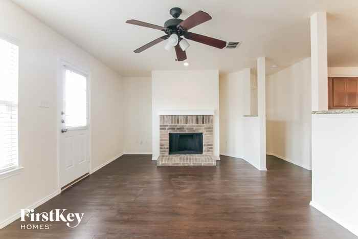 1305 Haley Ln - Photo 3 of 15