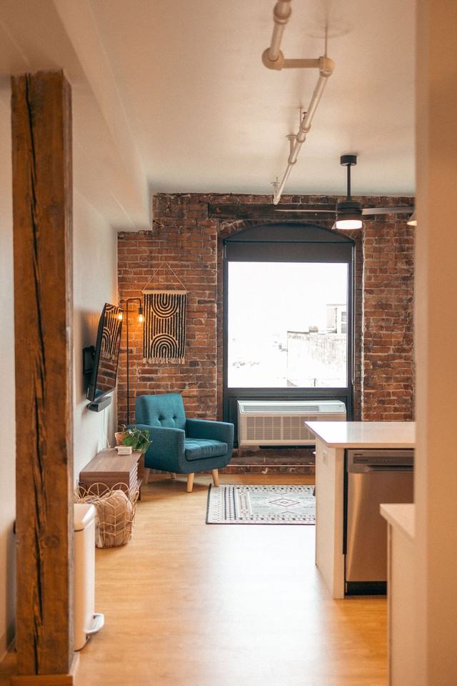 1831 W Superior St - Photo 3 of 11