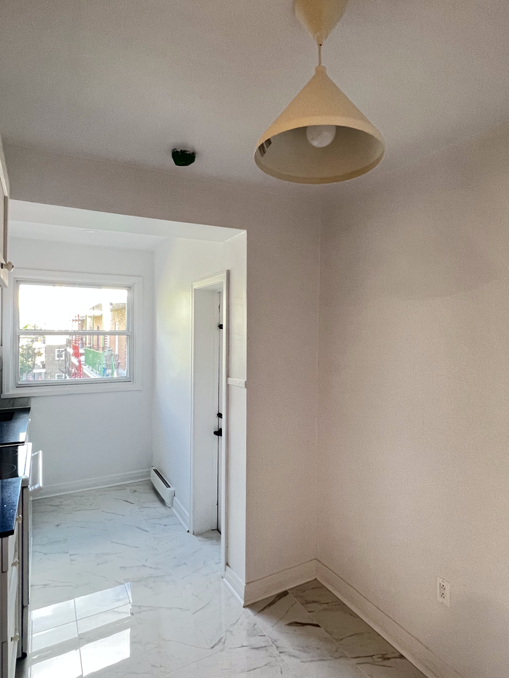 5745 Avenue de Darlington #9 - Photo 3 of 14