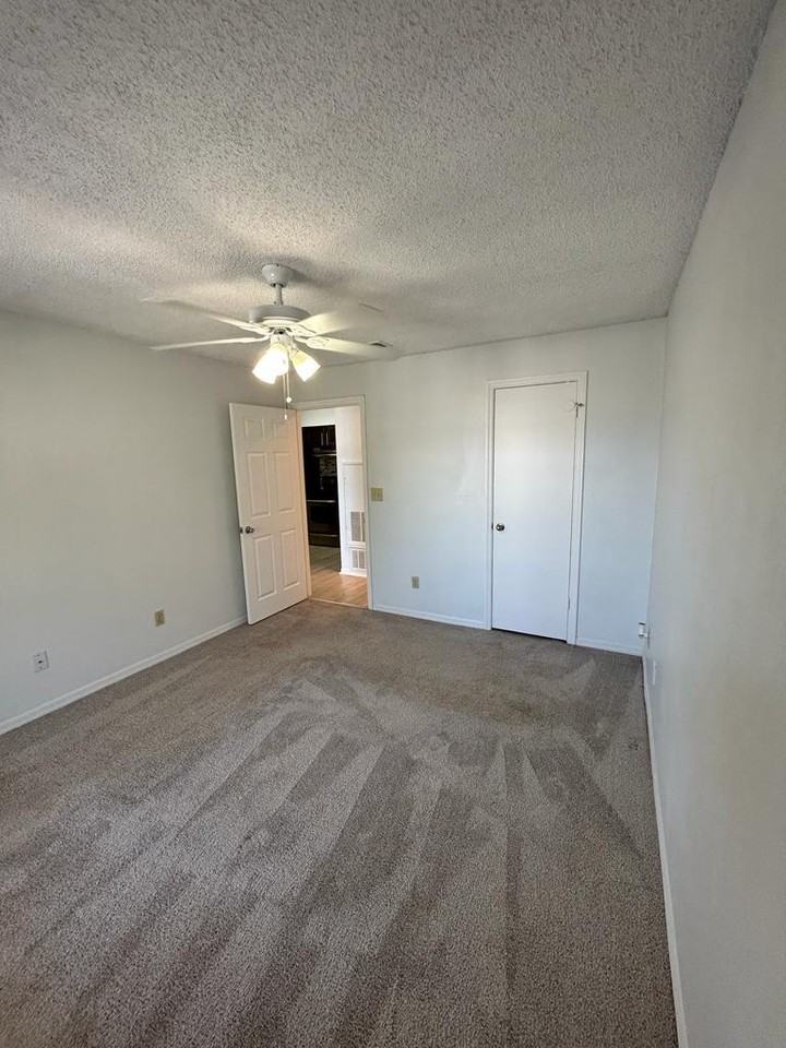 1055 S Hiawassee Rd #2035 - Photo 7 of 12