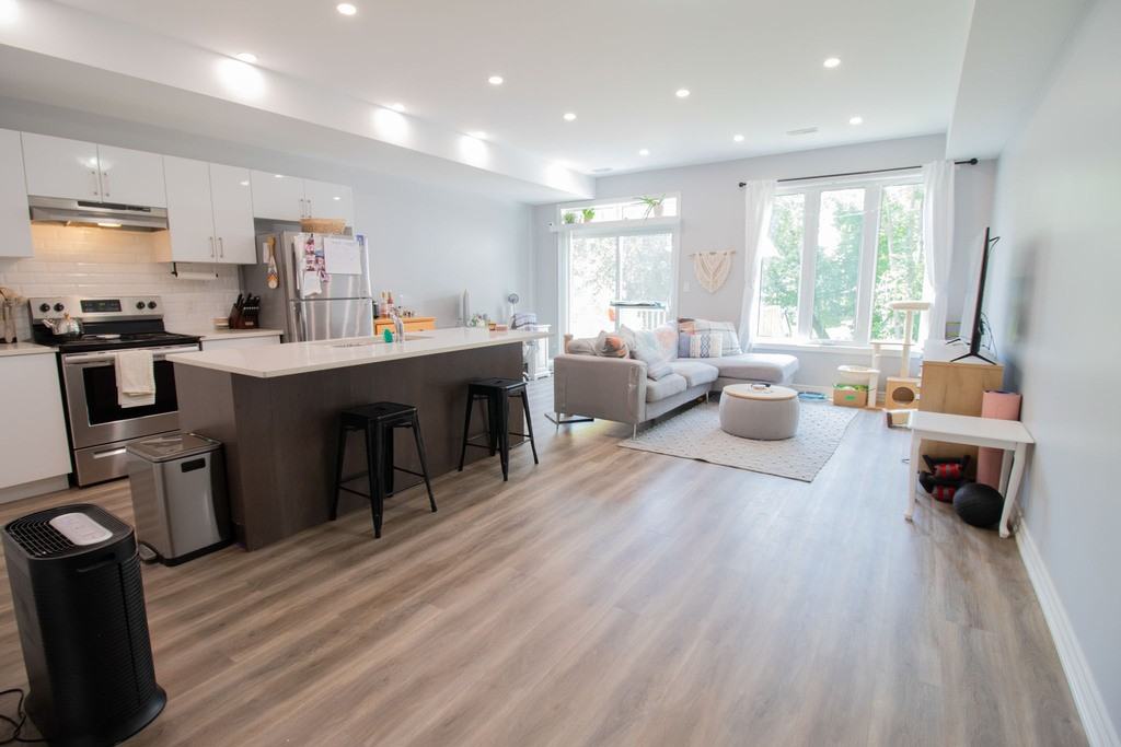 12B Lloyd St - Photo 3 of 40