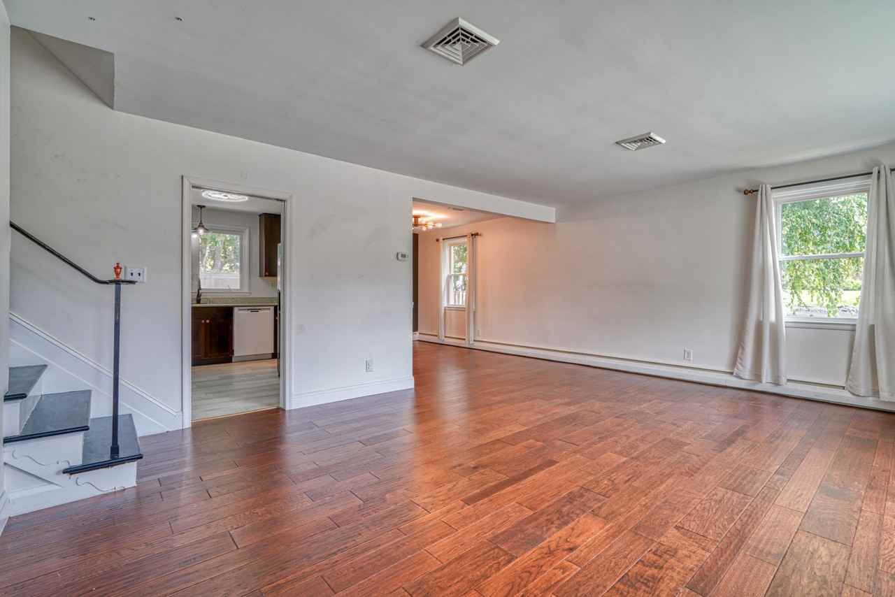 1908 Clifden Road - Photo 2 of 19