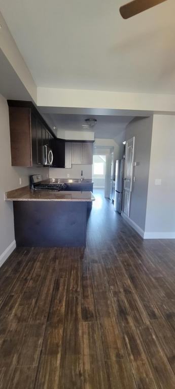 565 Maple St - Photo 2 of 9
