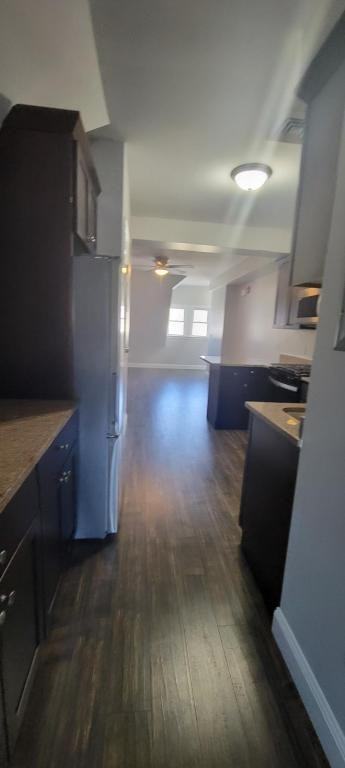 565 Maple St - Photo 3 of 9