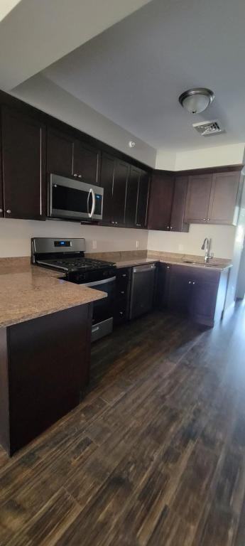 565 Maple St - Photo 7 of 9