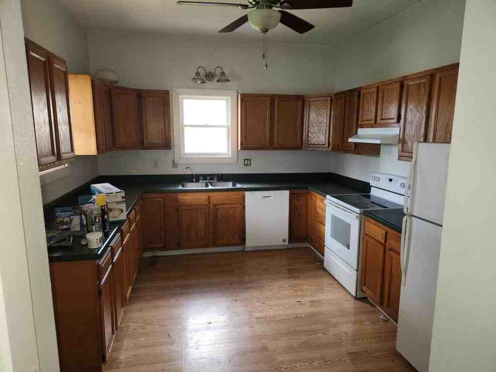 1316 Oak St - Photo 2 of 8