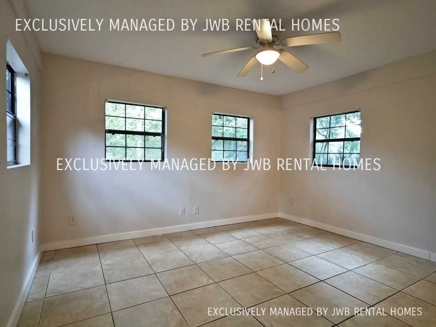 4705 Portsmouth Ave - Photo 2 of 7