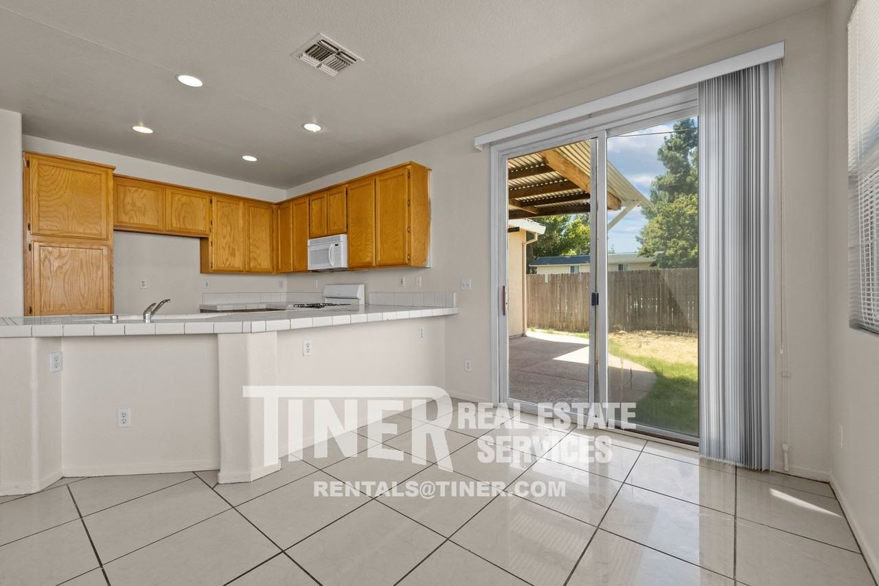 4273 Burgess Dr - Photo 3 of 35