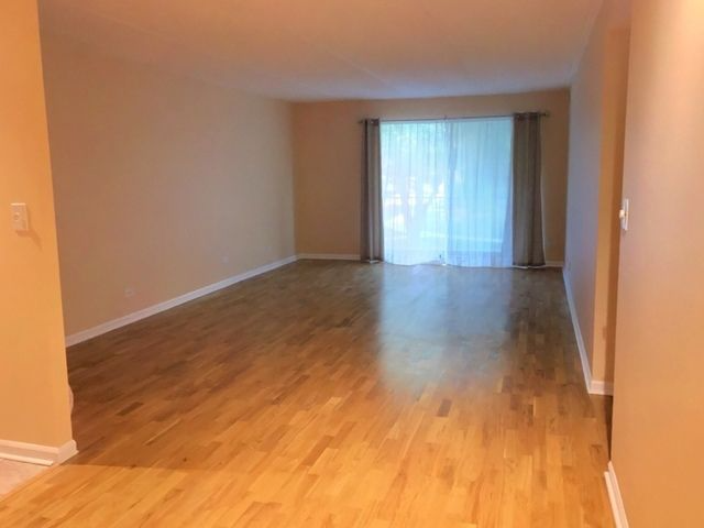 5S070 Pebblewood Ln #F5 - Photo 2 of 9