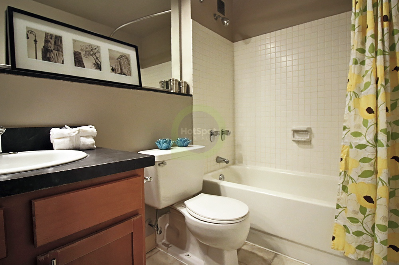 1632 N Wells St #7H - Photo 3 of 6