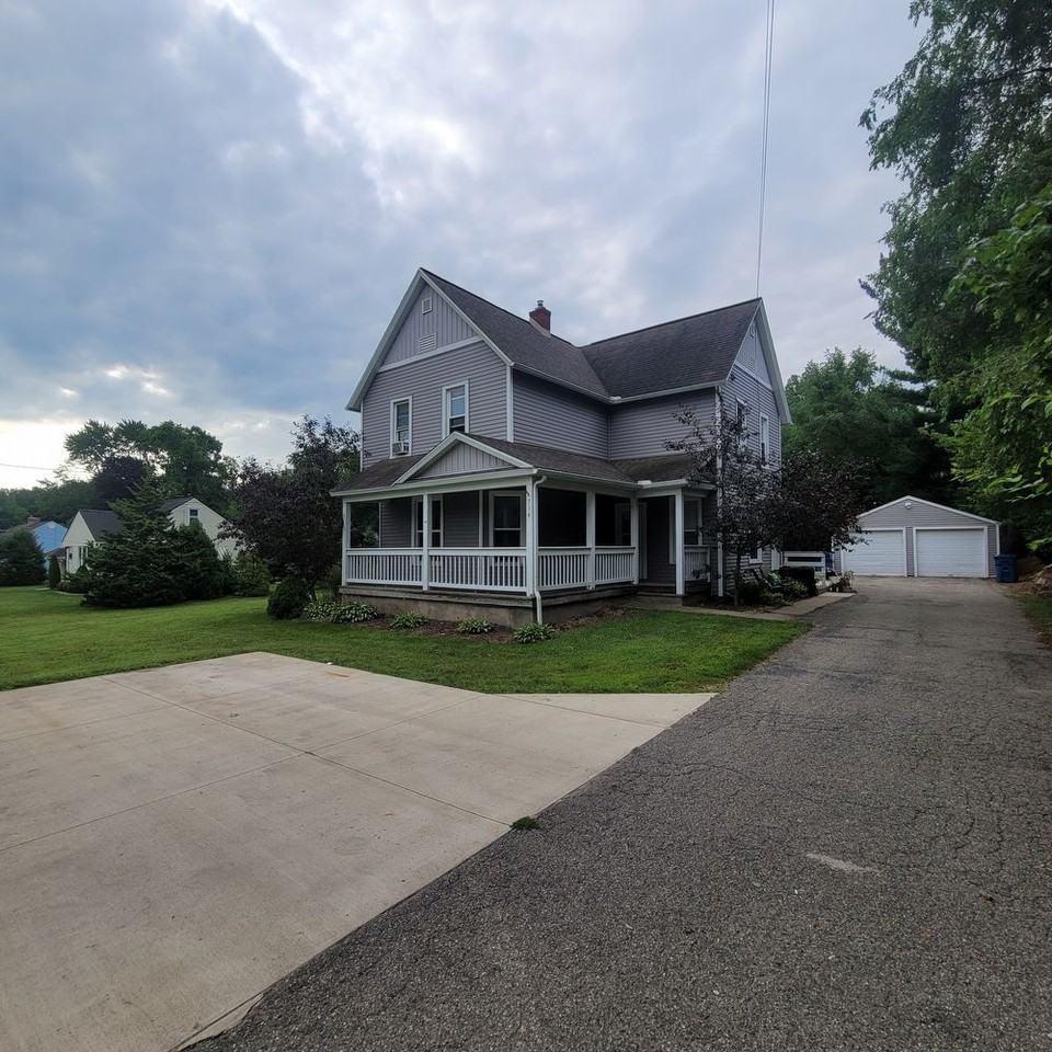 714 4 Mile Rd Nw - Photo 2 of 11
