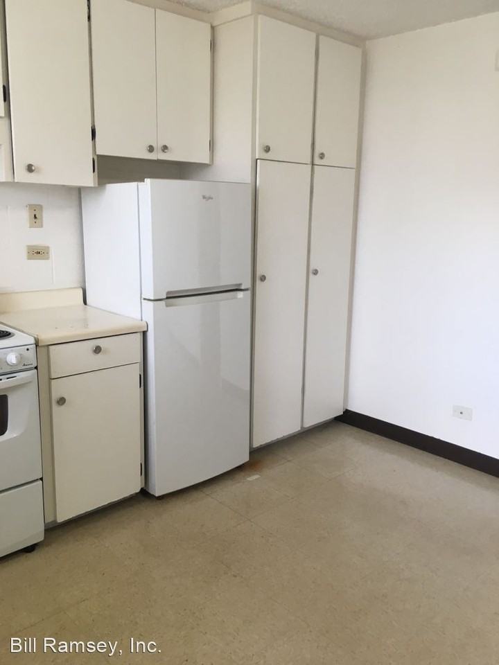 110 LAKEVIEW CIRCLE - Photo 2 of 11