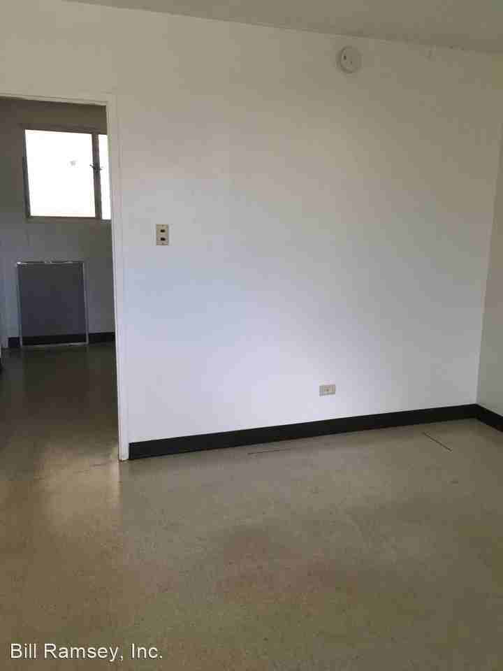 110 LAKEVIEW CIRCLE - Photo 3 of 11