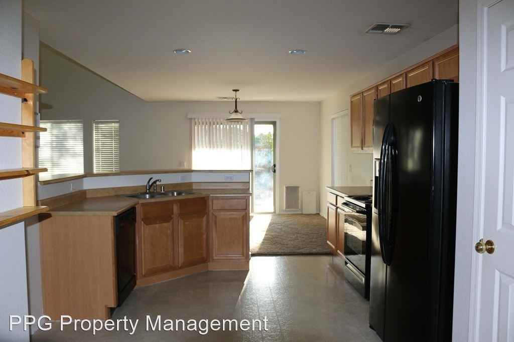 11292 N 161st Dr - Photo 2 of 25