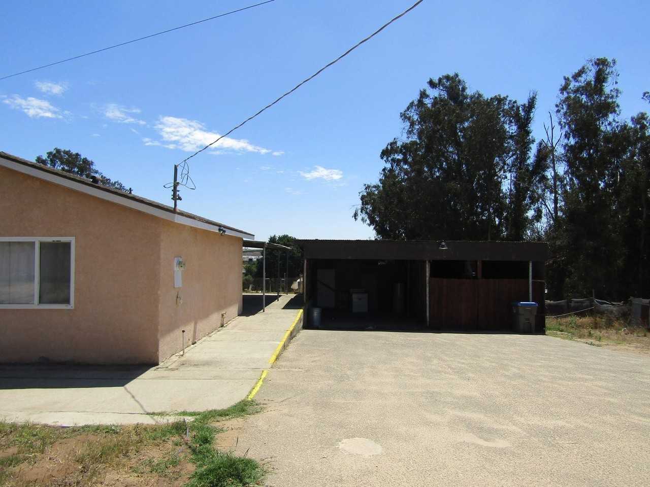 2053 Hillview Pl - Photo 2 of 8