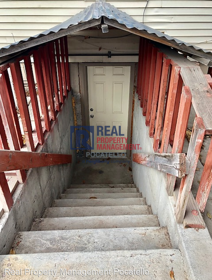 176 Willard - Photo 2 of 20