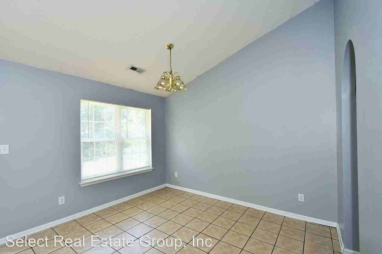 3213 Forest Creek Ct - Photo 3 of 43