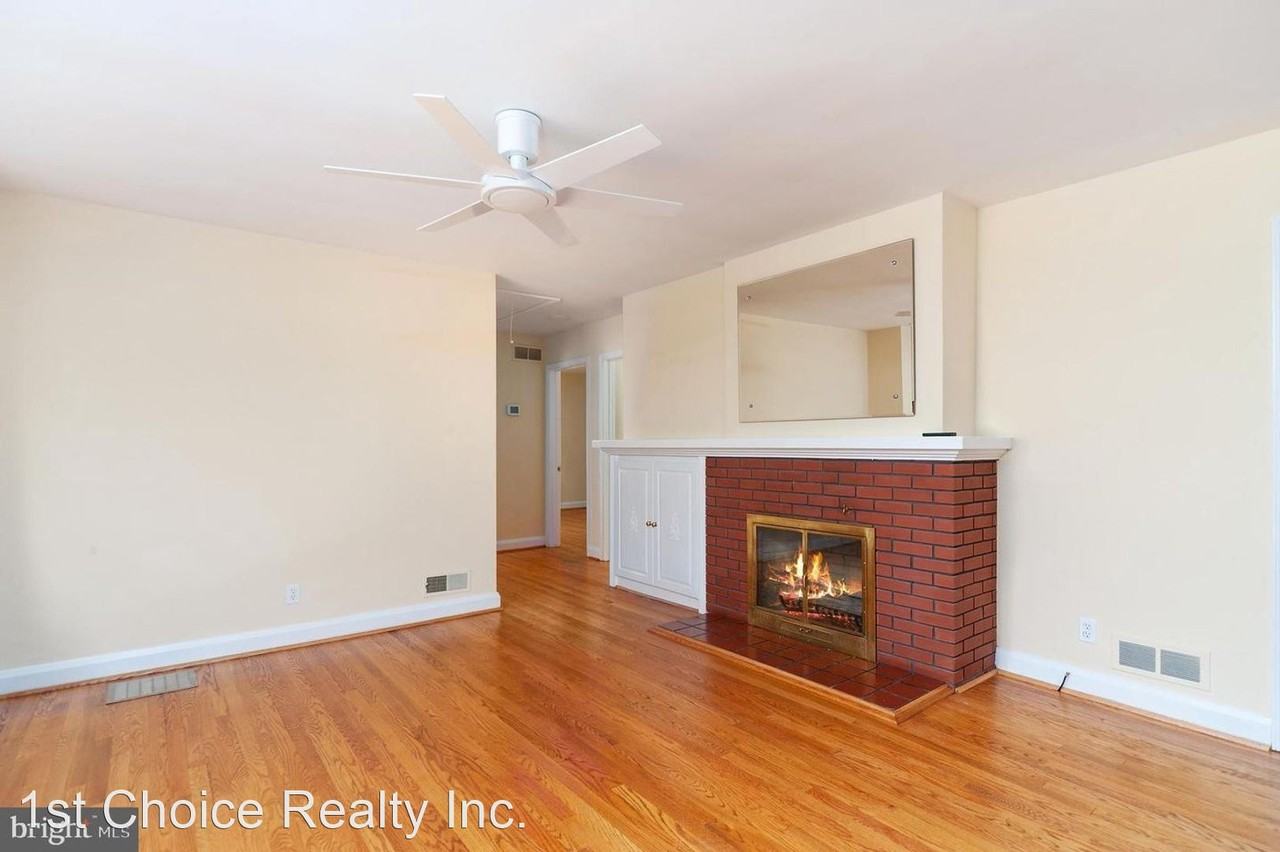 9202 Hines Rd - Photo 3 of 23