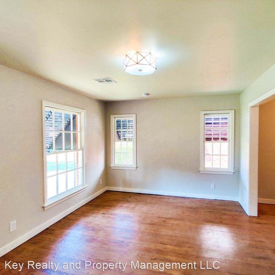 2423 Nw 31st St - Photo 2 of 25