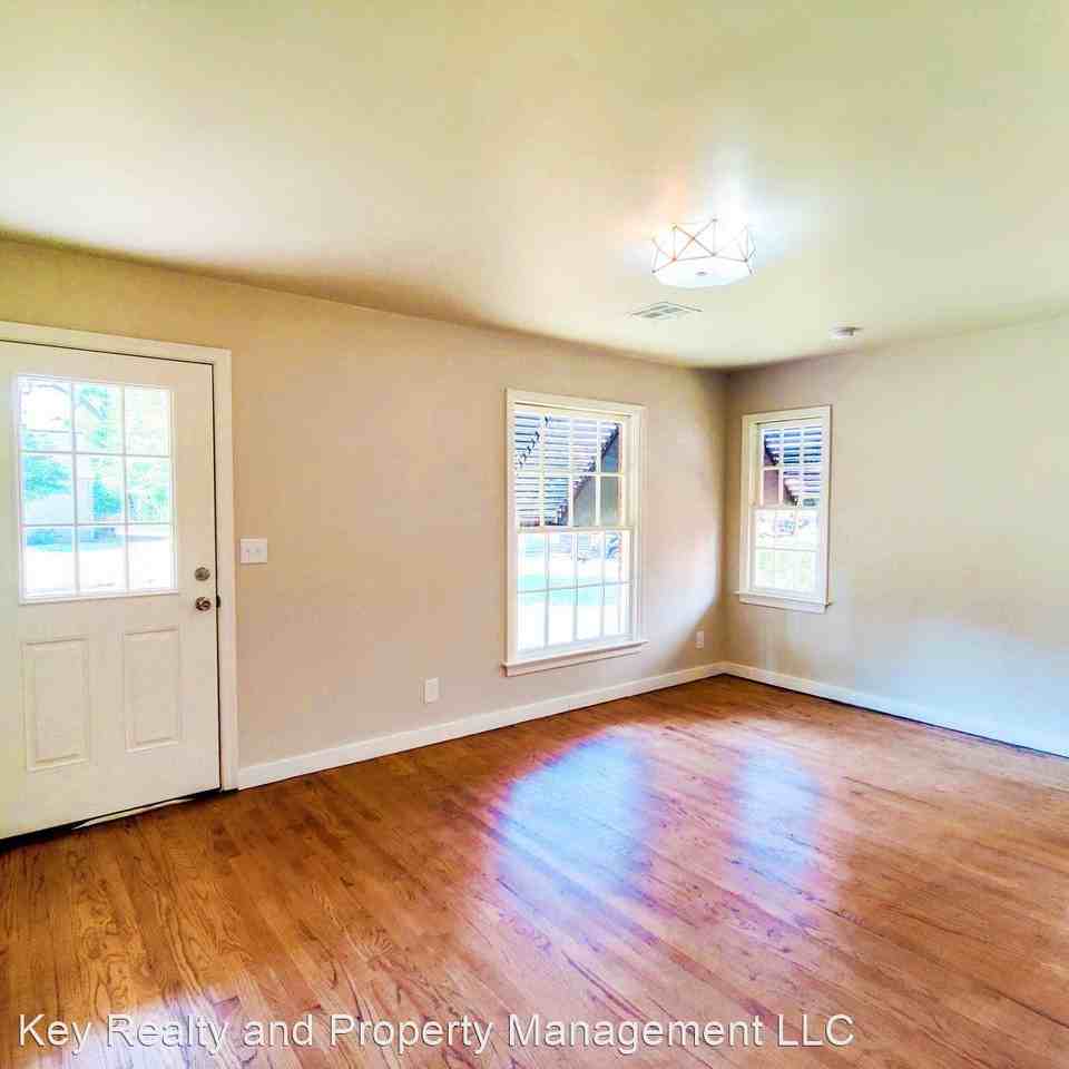 2423 Nw 31st St - Photo 3 of 25