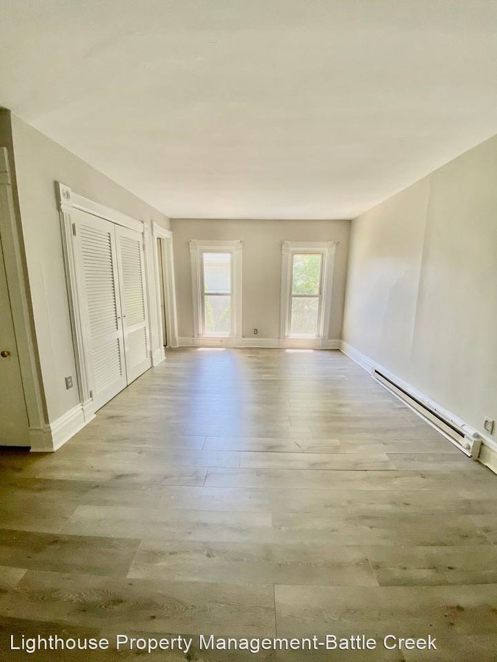55 Fremont St - Photo 3 of 8