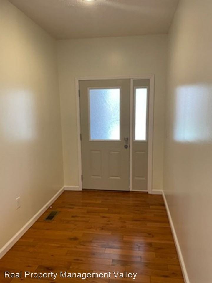 11 Whistle Stop Ln - Photo 2 of 20