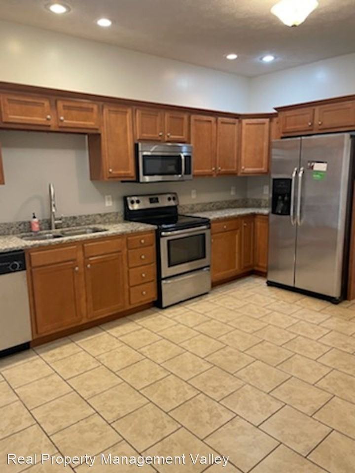 11 Whistle Stop Ln - Photo 3 of 20