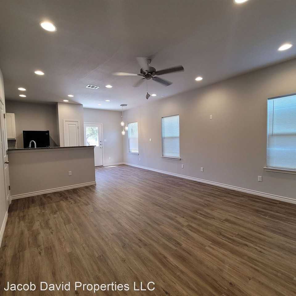 Townhome for rent Apartments 102 102 & 104 Peruna Dr, Marble Falls