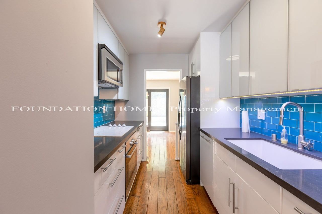 49 Mariner Green Dr - Photo 2 of 11