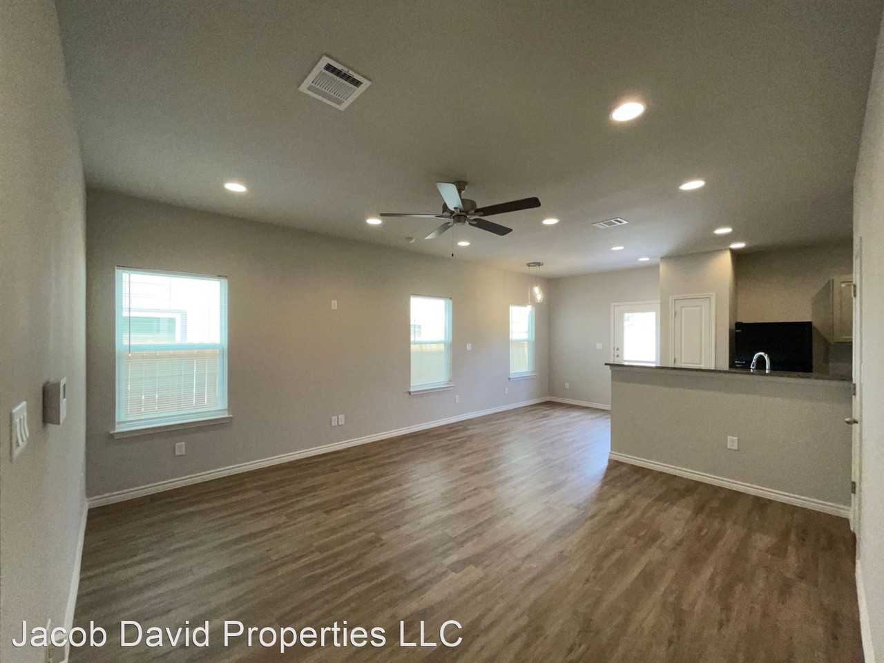 Townhome for rent - Photo 2 of 34