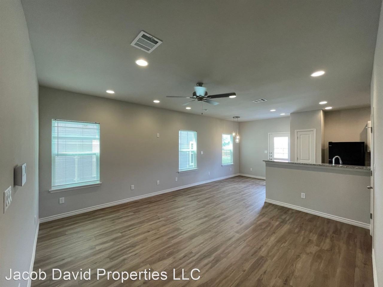 Townhome for rent - Photo 2 of 15