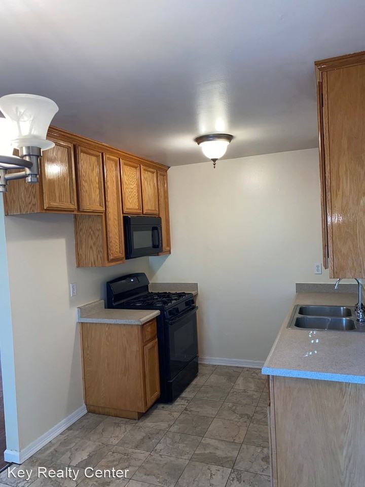 9653-9655 Lake Natoma Drive - Photo 3 of 6