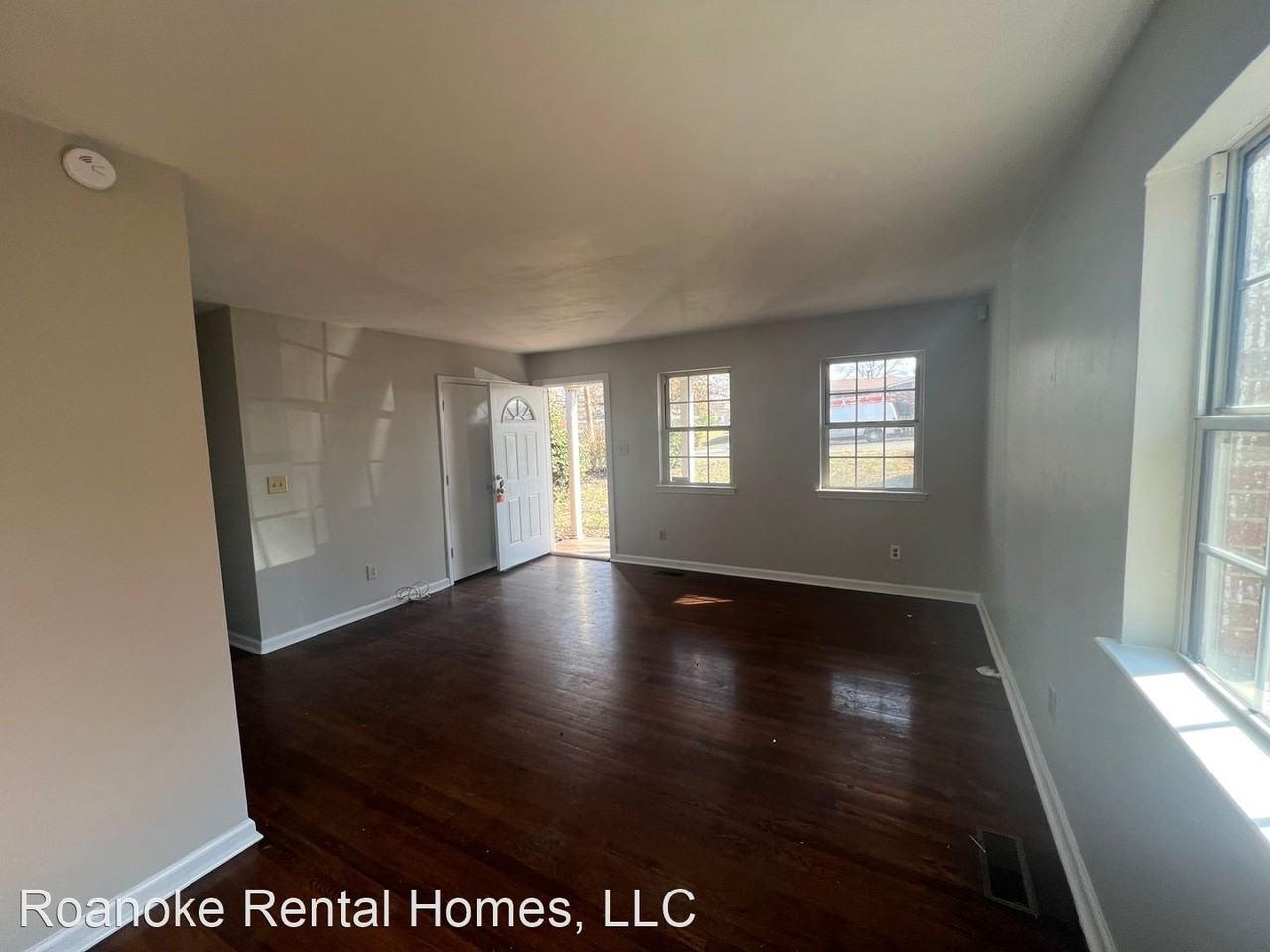 1526 Norris Dr Nw - Photo 3 of 9