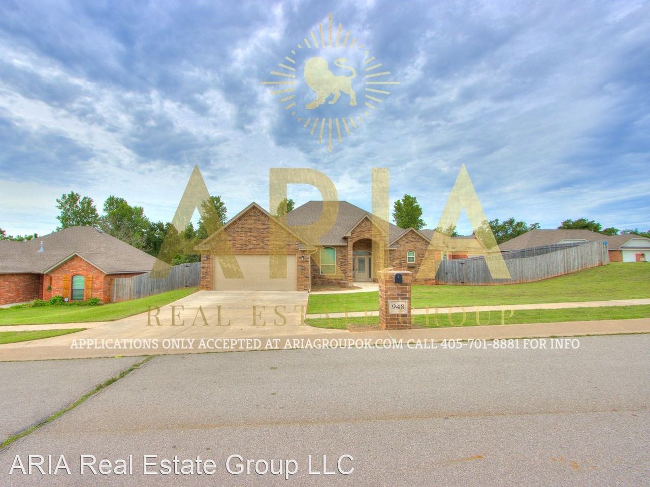 948 Fox Run Ln - Photo 3 of 44