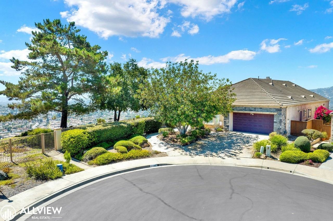 2103 View Crest Gln - Photo 2 of 43