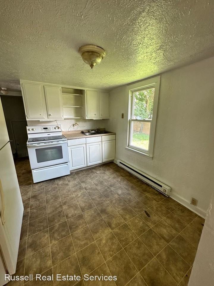 1226-1228 W 7th St - Photo 2 of 6