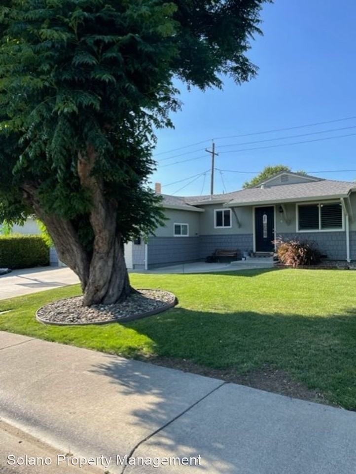 154 Coral Dr - Photo 2 of 12