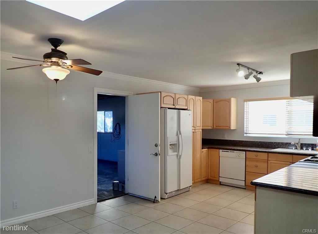 26265 Hatmor Dr - Photo 3 of 10