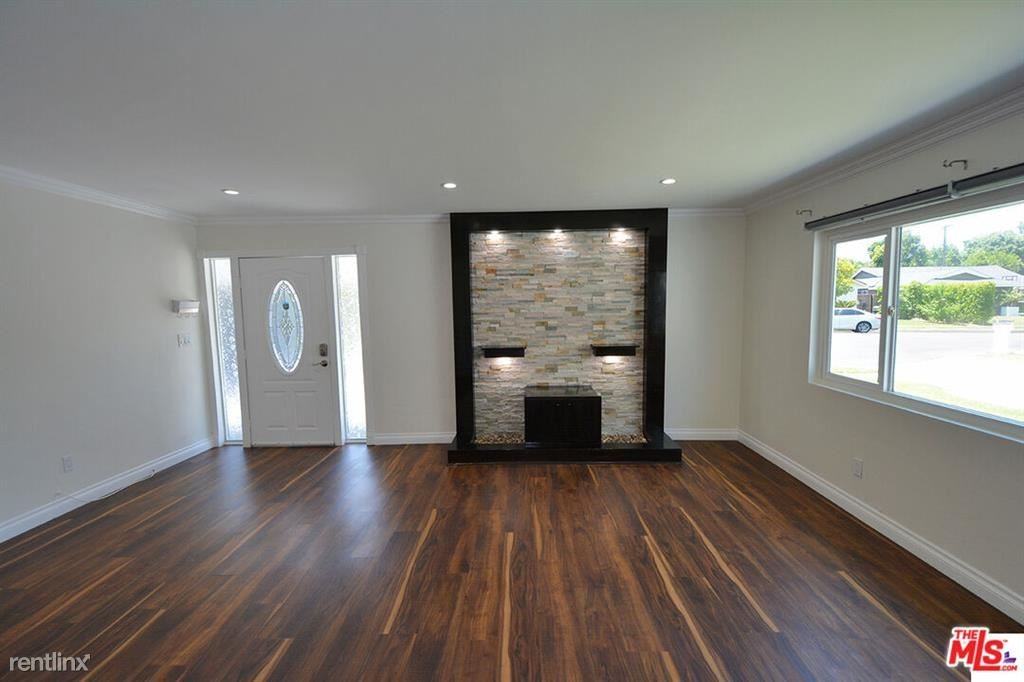 23701 Bessemer St - Photo 3 of 9