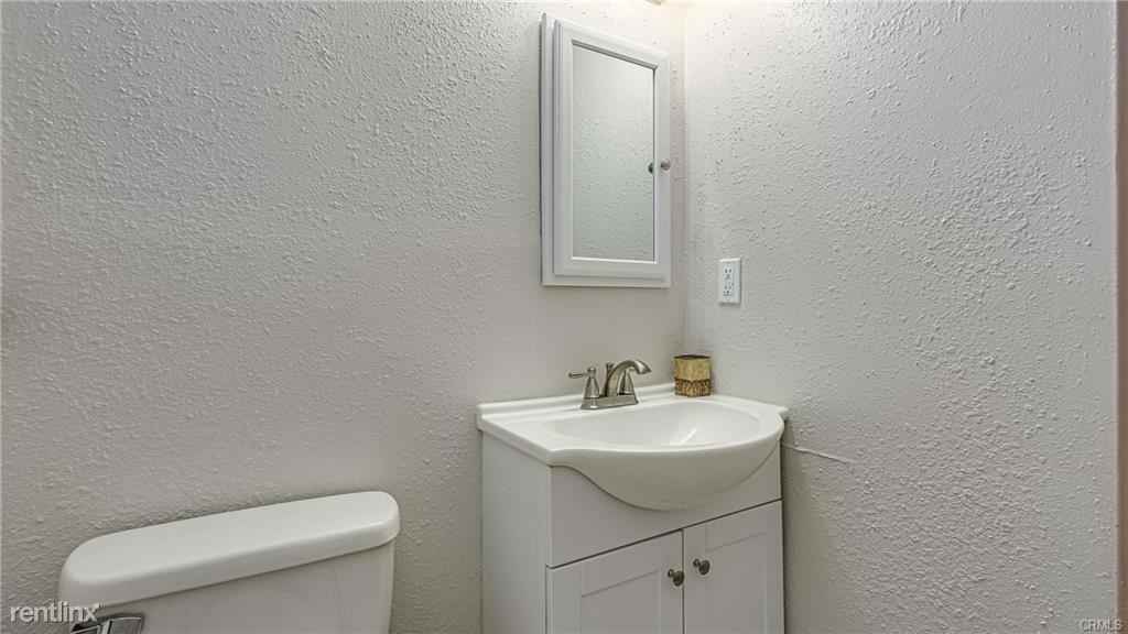 6139 Tampa Ave - Photo 2 of 10