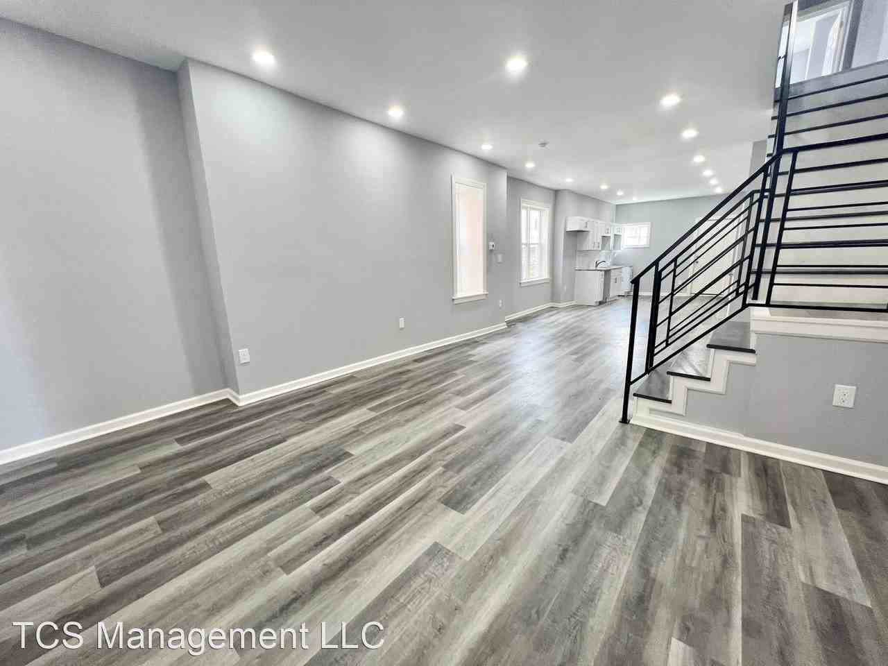 5532 Chancellor St - Photo 3 of 14