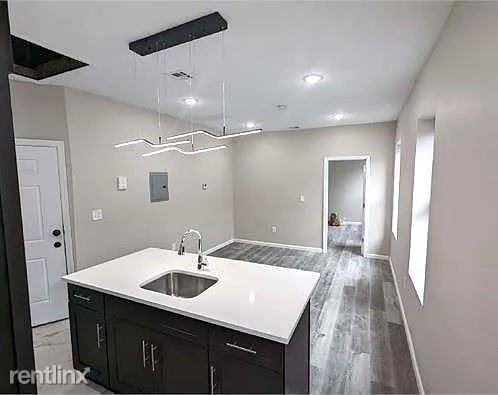 405 N 5th St - Photo 2 of 8