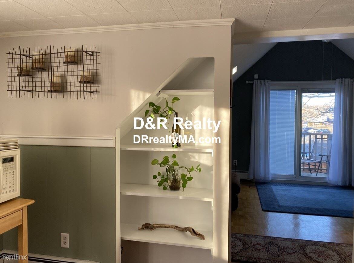 370 Main St #1 - Photo 3 of 15