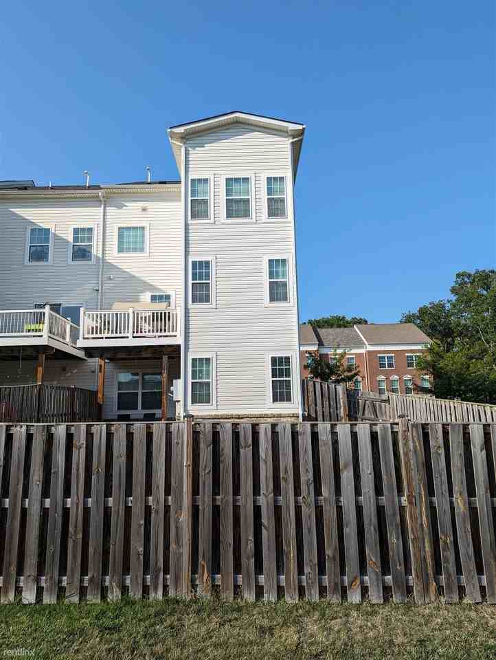 42246 Castle Ridge Sq - Photo 2 of 12