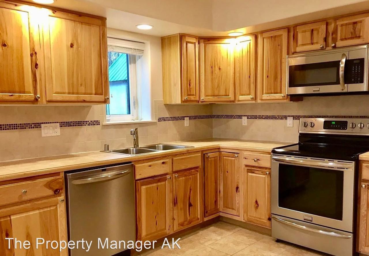 1553 Eielson St - Photo 3 of 17