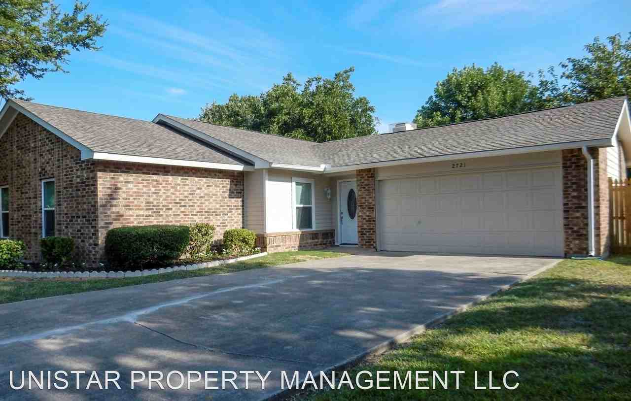 2721 Mistywood Ln - Photo 2 of 31